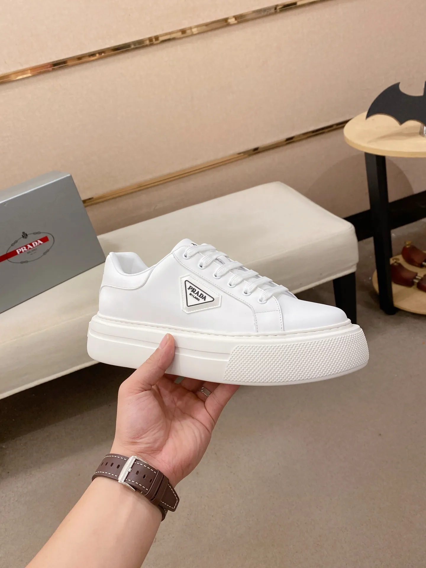 Men's shoes 💰 580💰 ✔️✔️✔️High version High-quality new PRADA (Prada) counters are launched simultaneously, new men's shoes, 😘fabrics are selected from first-layer cowhide fabrics. Lining: Imported cowhide leather lining. 👍🏿High-end☄️Open-molded non-slip rubber outsole, exquisite lines, simple and elegant, comfortable and high-end for leisure travel. Code number: 38 to 45